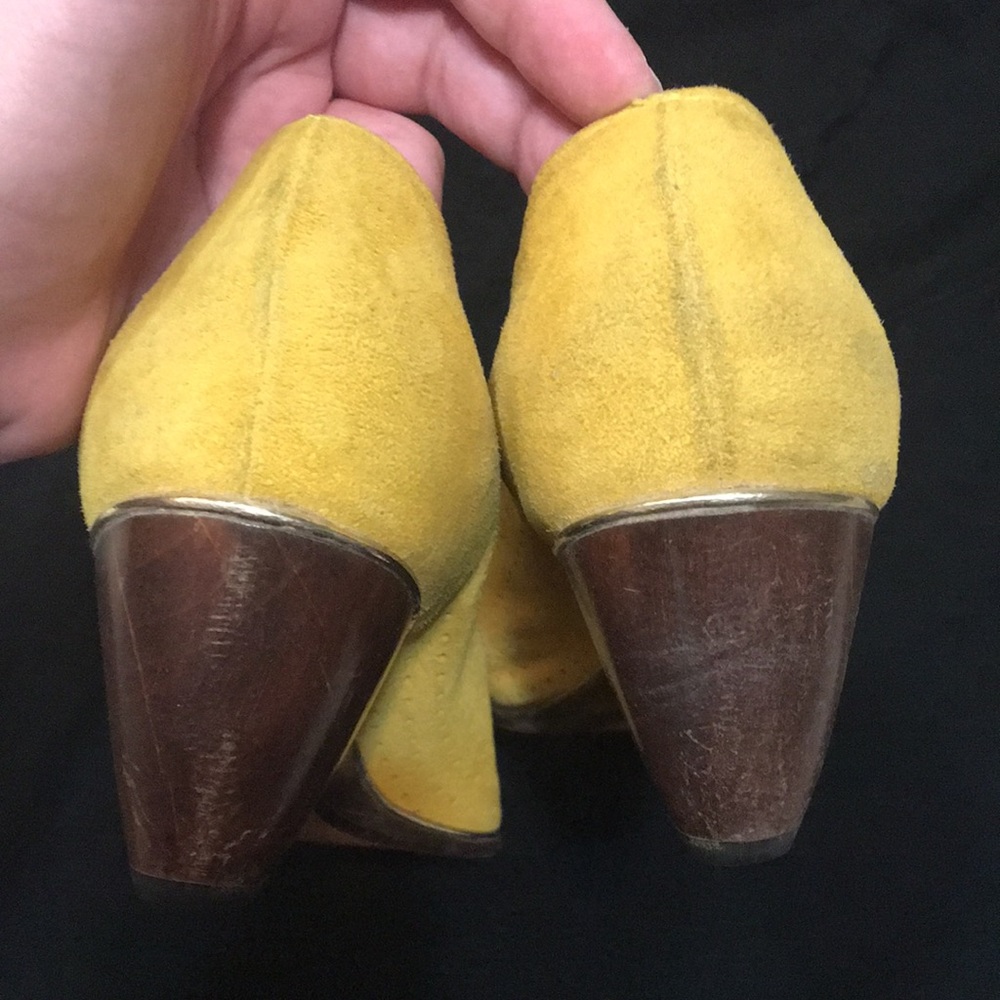 ❤️Vintage Yellow Suede Heels - Picture 4 of 8